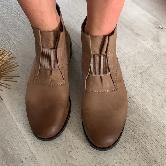 M Maccari shoes leather boots size 39 tan brown ruched distressed zipper NWOT - Picture 1 of 16